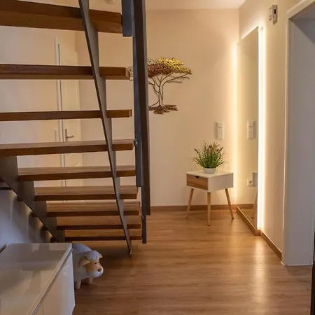 Dahem-apartments - Ruhig Parkplatz Rhein Main Gebiet Gut Erreichbar - App 1 Barrierefrei Mit Kamin Garten Und Hund - App 2 Mit Balkon アパート